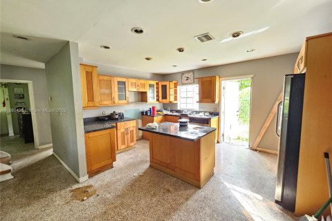 Villa ou maison à vendre à Miami, Floride: 4 chambres, 165.92 m2 № 1941496 - photo 5