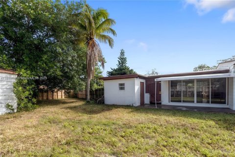 Villa ou maison à vendre à Miami, Floride: 4 chambres, 165.92 m2 № 1941496 - photo 21