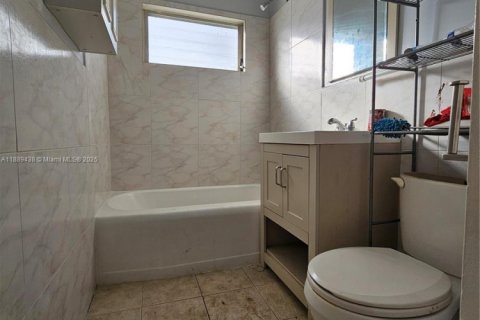 Villa ou maison à vendre à Miami, Floride: 4 chambres, 165.92 m2 № 1941496 - photo 10