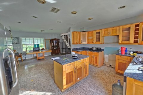 Villa ou maison à vendre à Miami, Floride: 4 chambres, 165.92 m2 № 1941496 - photo 4