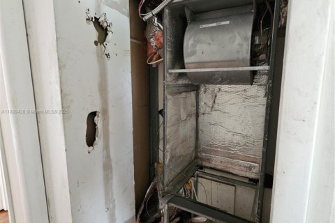 Villa ou maison à vendre à Miami, Floride: 4 chambres, 165.92 m2 № 1941496 - photo 18