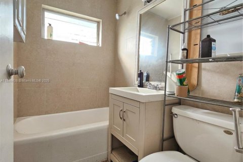 Villa ou maison à vendre à Miami, Floride: 4 chambres, 165.92 m2 № 1941496 - photo 12