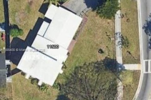 Villa ou maison à vendre à Miami, Floride: 4 chambres, 165.92 m2 № 1941496 - photo 25