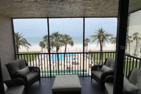 Condo in Redington Shores, Florida, 2 bedrooms  № 1686965 - photo 4