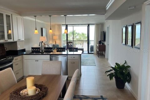 Condo in Redington Shores, Florida, 2 bedrooms  № 1686965 - photo 8