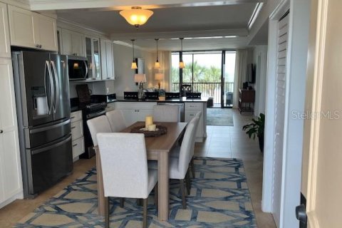 Condo in Redington Shores, Florida, 2 bedrooms  № 1686965 - photo 9