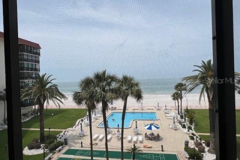Condo in Redington Shores, Florida, 2 bedrooms  № 1686965 - photo 28