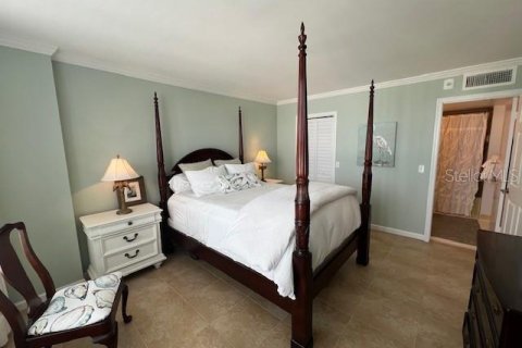 Condo in Redington Shores, Florida, 2 bedrooms  № 1686965 - photo 17