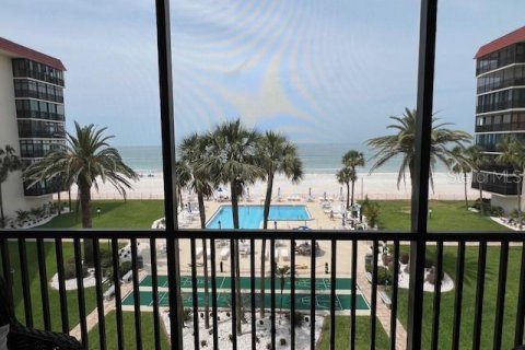 Condo in Redington Shores, Florida, 2 bedrooms  № 1686965 - photo 3