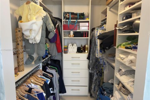 Condo in Miami, Florida, 2 bedrooms  № 1868104 - photo 17