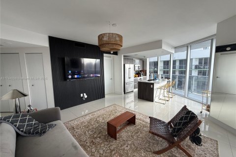 Condo in Miami, Florida, 2 bedrooms  № 1868104 - photo 1