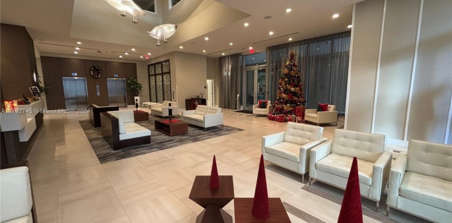 Кондоминиум с 2 спальнями в Дорал, Флорида № 1934397