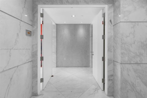 Condominio en alquiler en Aventura, Florida, 3 dormitorios, 207.64 m2 № 2012991 - foto 2