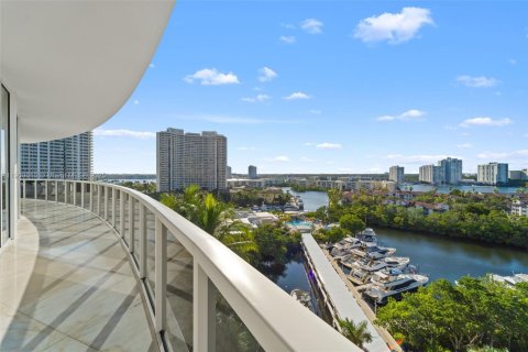 Condominio en alquiler en Aventura, Florida, 3 dormitorios, 207.64 m2 № 2012991 - foto 28