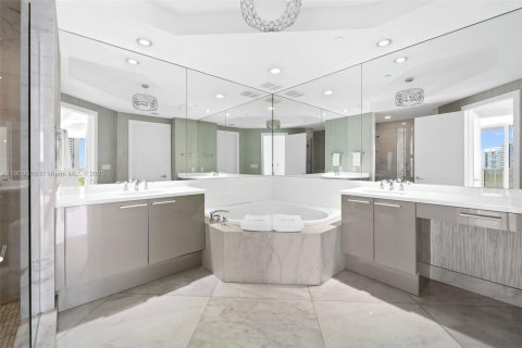 Condominio en alquiler en Aventura, Florida, 3 dormitorios, 207.64 m2 № 2012991 - foto 17