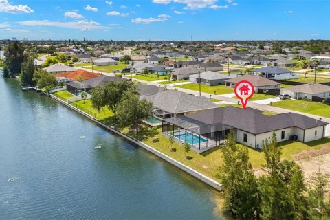 House in Cape Coral, Florida 4 bedrooms, 157.93 sq.m. № 1793374 - photo 3