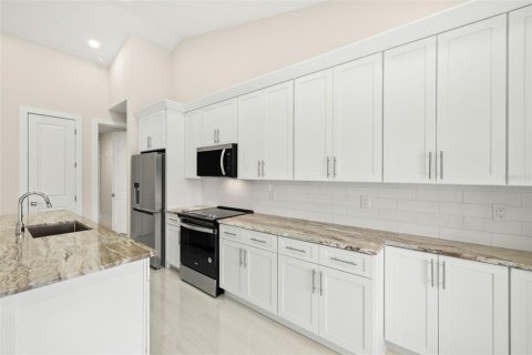 House in Cape Coral, Florida 4 bedrooms, 157.93 sq.m. № 1793374 - photo 9