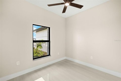 House in Cape Coral, Florida 4 bedrooms, 157.93 sq.m. № 1793374 - photo 11