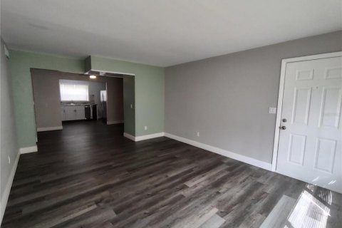 Снять в аренду квартиру в Деланд, Флорида 1 комната, 96.25м2, № 1901720 - фото 12