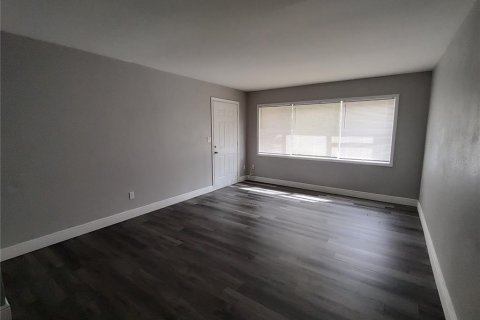 Снять в аренду квартиру в Деланд, Флорида 1 комната, 96.25м2, № 1901720 - фото 11