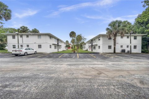 Снять в аренду квартиру в Деланд, Флорида 1 комната, 96.25м2, № 1901720 - фото 1