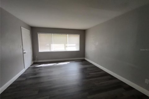 Снять в аренду квартиру в Деланд, Флорида 1 комната, 96.25м2, № 1901720 - фото 10