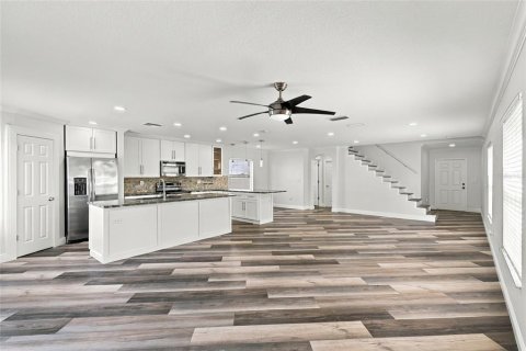 Villa ou maison à vendre à Land O' Lakes, Floride: 4 chambres, 190.91 m2 № 2389066 - photo 7