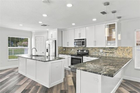 Villa ou maison à vendre à Land O' Lakes, Floride: 4 chambres, 190.91 m2 № 2389066 - photo 4