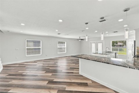 Villa ou maison à vendre à Land O' Lakes, Floride: 4 chambres, 190.91 m2 № 2389066 - photo 10