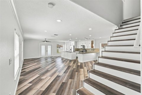 Villa ou maison à vendre à Land O' Lakes, Floride: 4 chambres, 190.91 m2 № 2389066 - photo 6