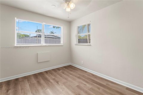 House in Pompano Beach, Florida 4 bedrooms, 84.54 sq.m. № 1635661 - photo 5