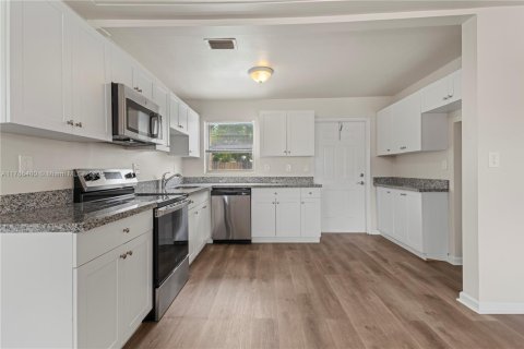 House in Pompano Beach, Florida 4 bedrooms, 84.54 sq.m. № 1635661 - photo 3