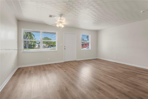 House in Pompano Beach, Florida 4 bedrooms, 84.54 sq.m. № 1635661 - photo 14