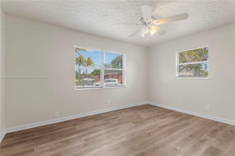 House in Pompano Beach, Florida 4 bedrooms, 84.54 sq.m. № 1635661 - photo 12