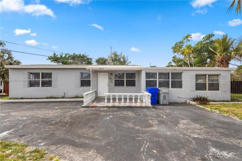 House in Pompano Beach, Florida 4 bedrooms, 84.54 sq.m. № 1635661 - photo 1