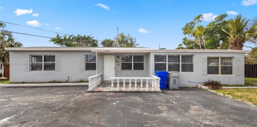 House in Pompano Beach, Florida 4 bedrooms, 84.54 sq.m. № 1635661