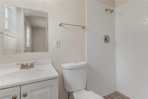 House in Pompano Beach, Florida 4 bedrooms, 84.54 sq.m. № 1635661 - photo 11