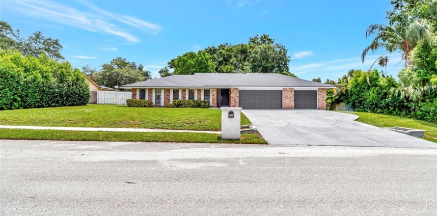 House in Orlando, Florida 4 bedrooms, 204.11 sq.m. № 1812404