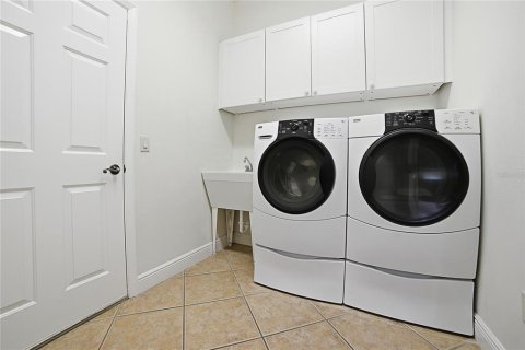 House in The Villages, Florida 3 bedrooms, 232.44 sq.m. № 2166857 - photo 18