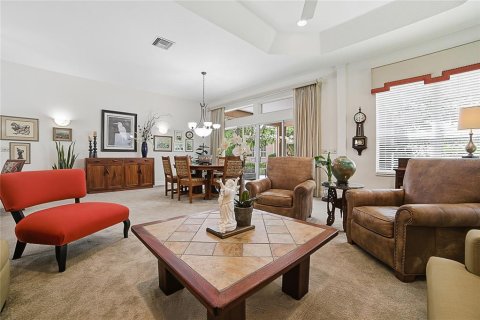 House in The Villages, Florida 3 bedrooms, 232.44 sq.m. № 2166857 - photo 3