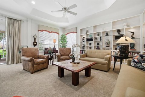 House in The Villages, Florida 3 bedrooms, 232.44 sq.m. № 2166857 - photo 5