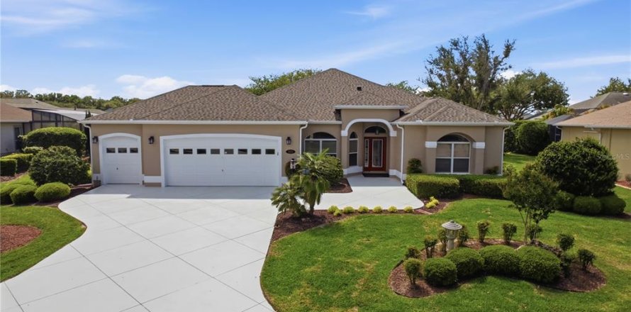 House in The Villages, Florida 3 bedrooms, 232.44 sq.m. № 2166857