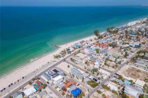 House in Saint Pete Beach, Florida 3 bedrooms, 106.19 sq.m. № 1608881 - photo 30