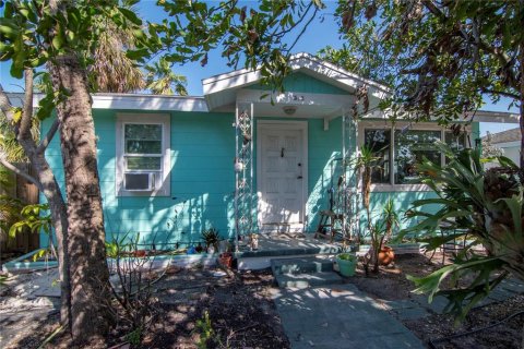 House in Saint Pete Beach, Florida 3 bedrooms, 106.19 sq.m. № 1608881 - photo 2