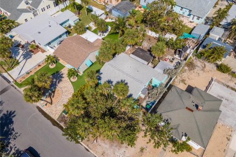 House in Saint Pete Beach, Florida 3 bedrooms, 106.19 sq.m. № 1608881 - photo 26