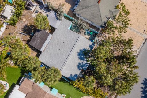 House in Saint Pete Beach, Florida 3 bedrooms, 106.19 sq.m. № 1608881 - photo 23