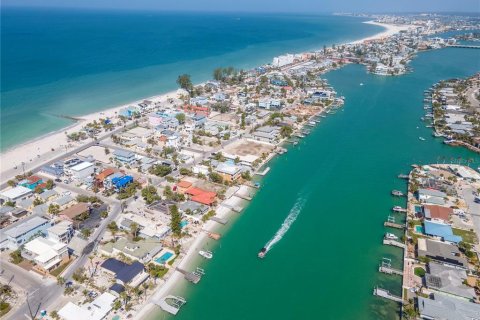 House in Saint Pete Beach, Florida 3 bedrooms, 106.19 sq.m. № 1608881 - photo 29