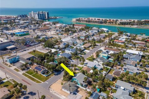 House in Saint Pete Beach, Florida 3 bedrooms, 106.19 sq.m. № 1608881 - photo 20