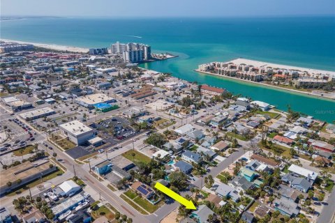 House in Saint Pete Beach, Florida 3 bedrooms, 106.19 sq.m. № 1608881 - photo 14