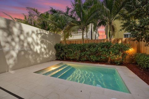 Adosado en venta en Miami, Florida, 3 dormitorios, 205.78 m2 № 2000418 - foto 21